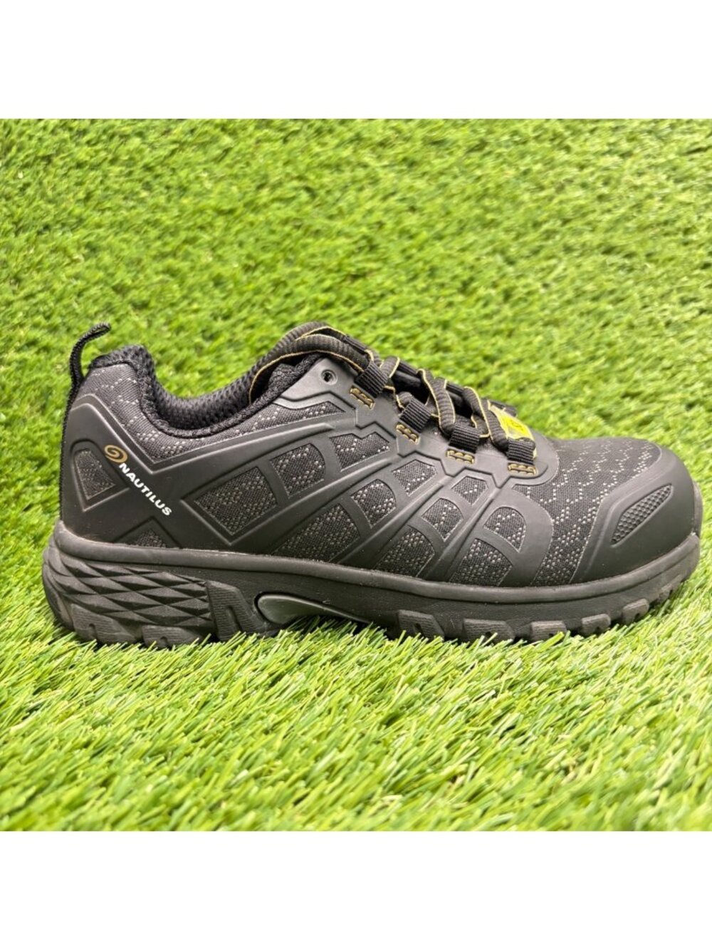 Nautilus Stratus Womens Size 6 Black Athletic Composite Toe Safety Work Shoes